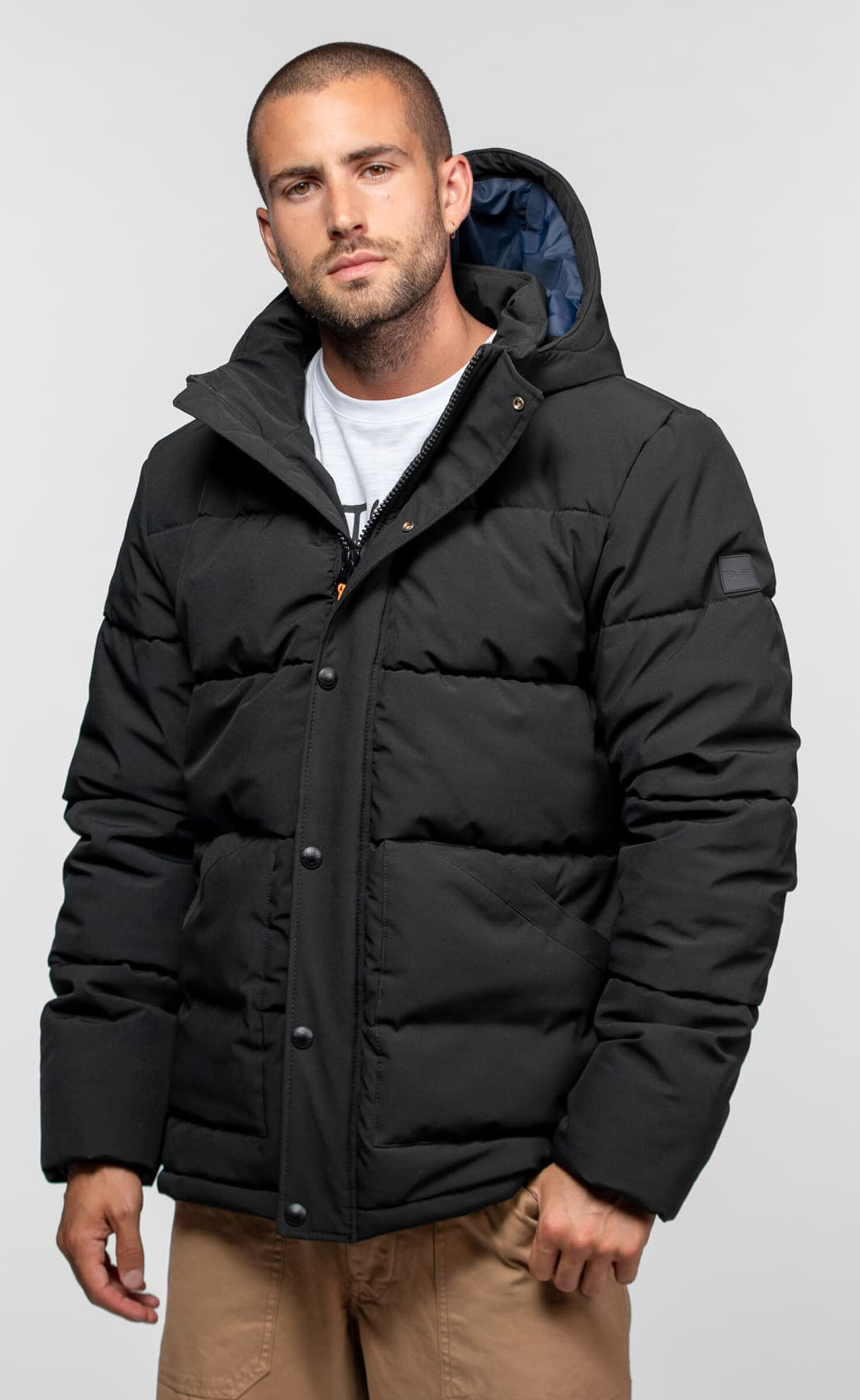 103885-DRUNGO-BLACK-(7)-min