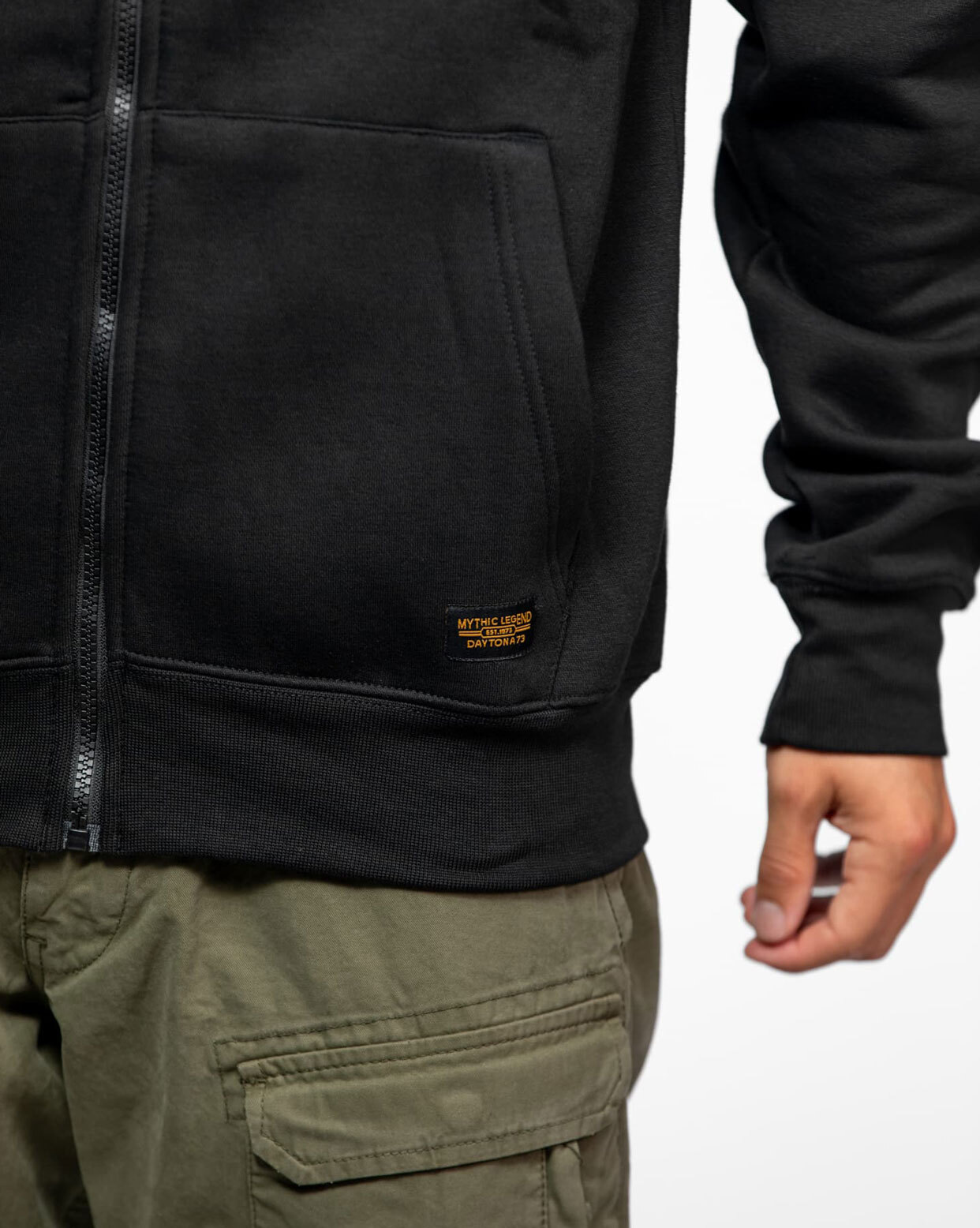 104315-LINTON-BLACK-(5)-min