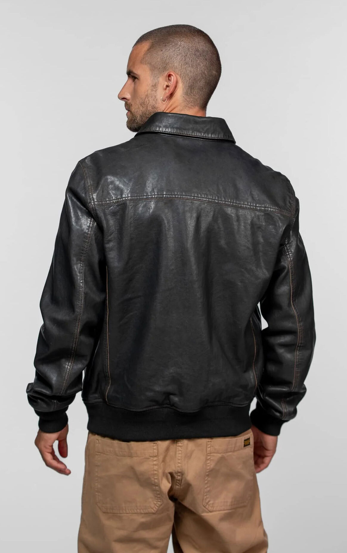 104385-FERBER-BLACK_9_-min