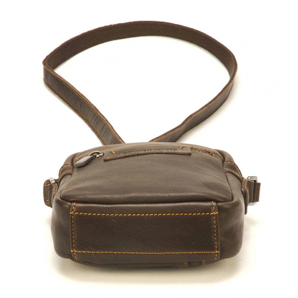 202809-chatain-dessous