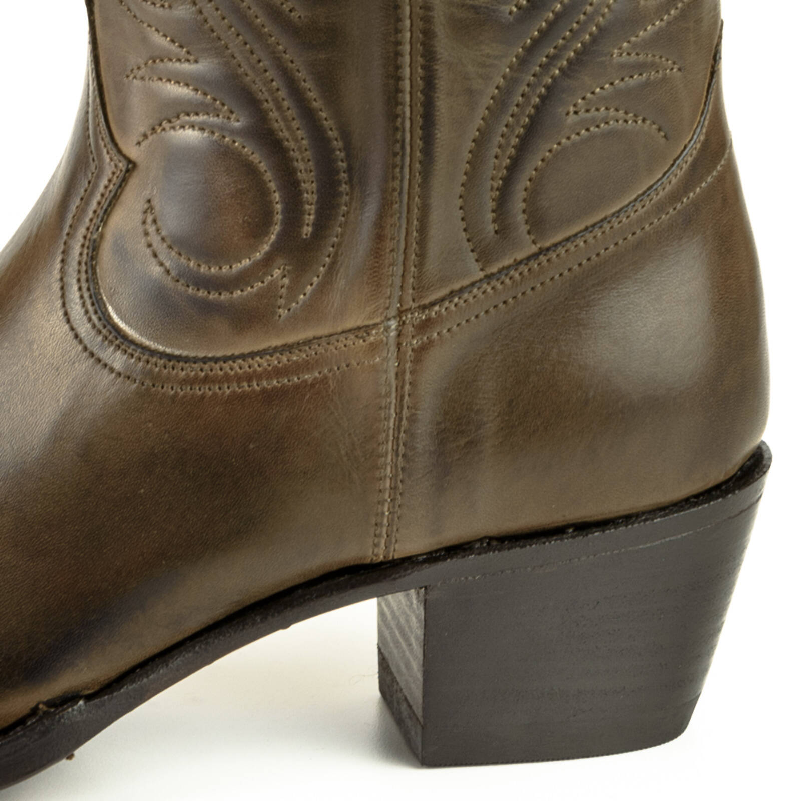 bota-cowboy-modelo-virgi-2536-napa-marron-3