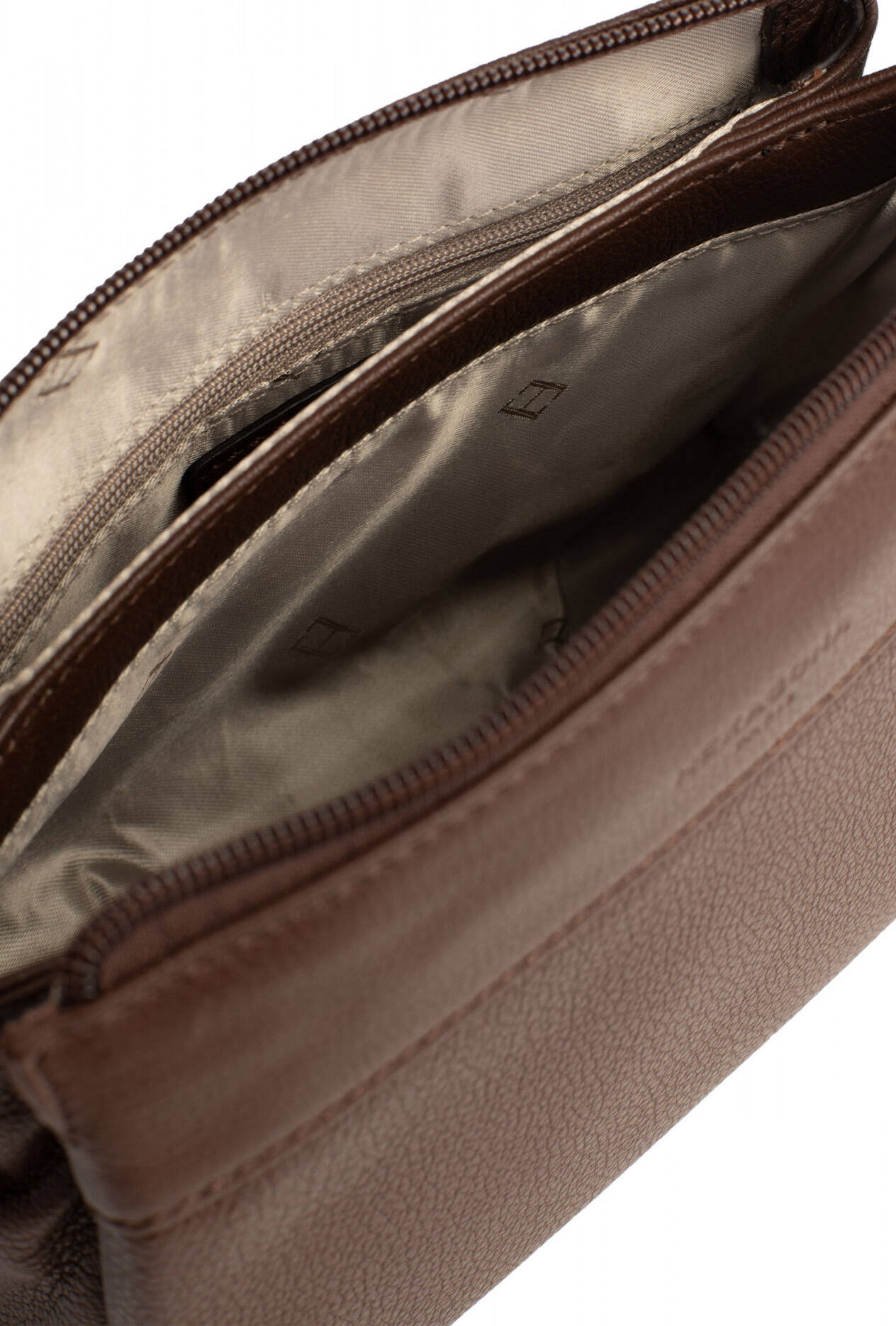 sac-porte-travers-en-cuir-de-vachette-466745 choco 4