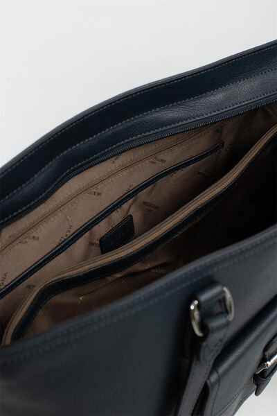 6880222-petrole-interieur