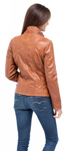 veste cuir femme demi longueur teija cognac sport décontracté mannequin (3)